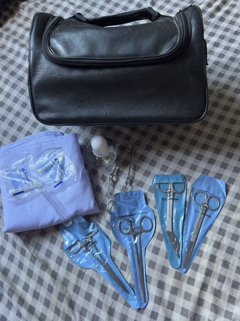 Chn Bag Nursing/ Community bag nursing (Category: Medical Supplies & Tools) located in Tarlac. Submitted by shne12 (Listing ID 1435431189, Image 1). Description: - Includes a black bag - 4 scissors with individual protective sleeves - white apron - alcohol lamp - glass tube + glass tube holder - Ideal for nursing students .