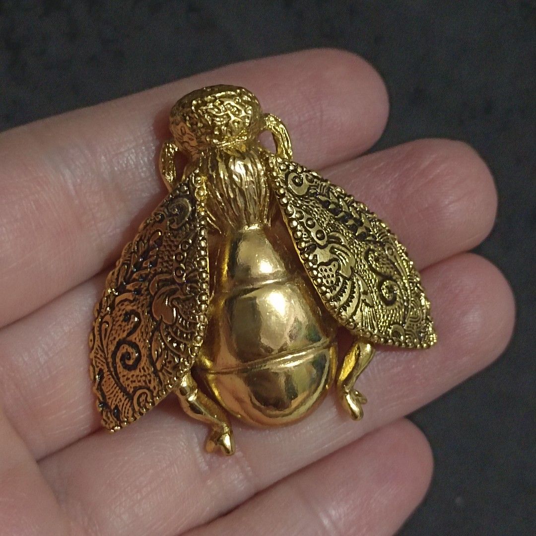Christian Dior Brooch (Category: Brooches) located in Manila. Submitted by maxineamber (Listing ID 1435391980, Image 3). Description: Christian Dior Brooch. Very collectible piece. No inclusion.