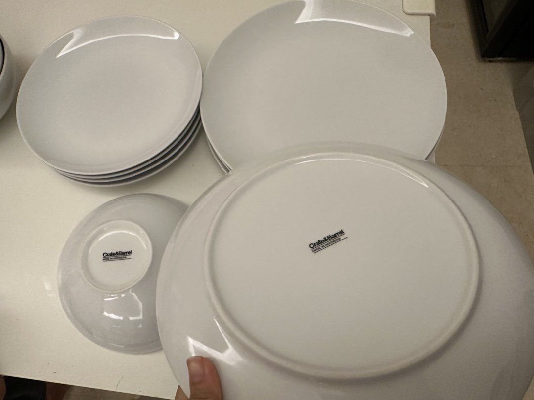 Crate & Barrel White Dinnerware Set442306807611402242