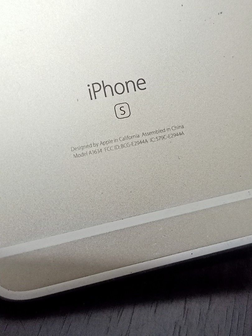 Defective iPhone 6s plus (Category: iPhone 6 Series) located in Las Pinas. Submitted by the_recycle_shop (Listing ID 1435493131, Image 2). Description: Defective bloated battery Selling as is buy at your own risk For parts or repair .