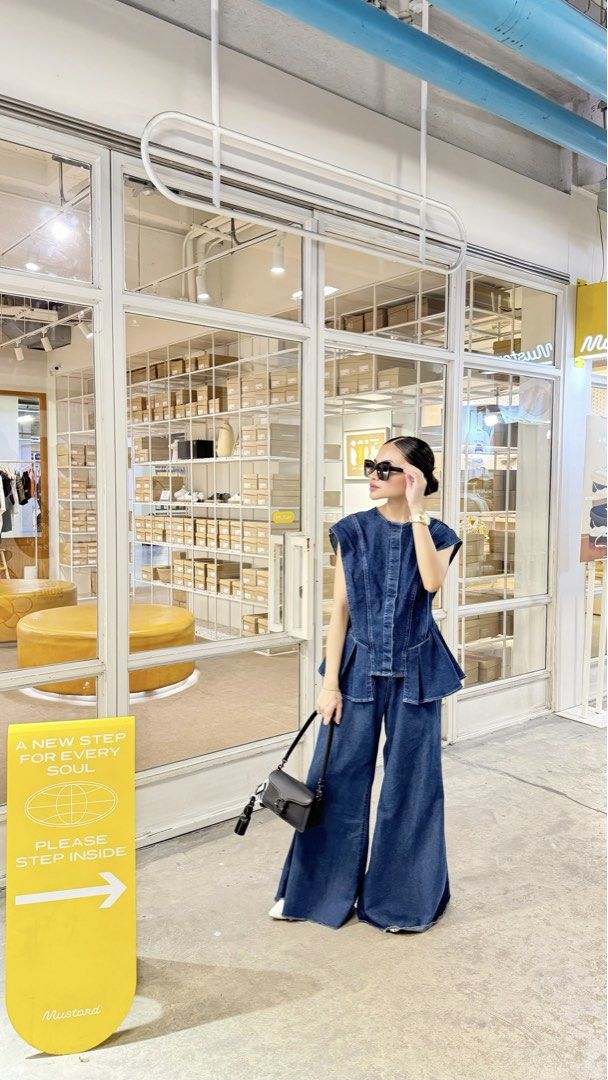 Denim Top (Category: Others Tops) located in Manila. Submitted by manilaa (Listing ID 1435458508, Image 2). Description: - Can fit small to medium frames - Used once - Premium quality .