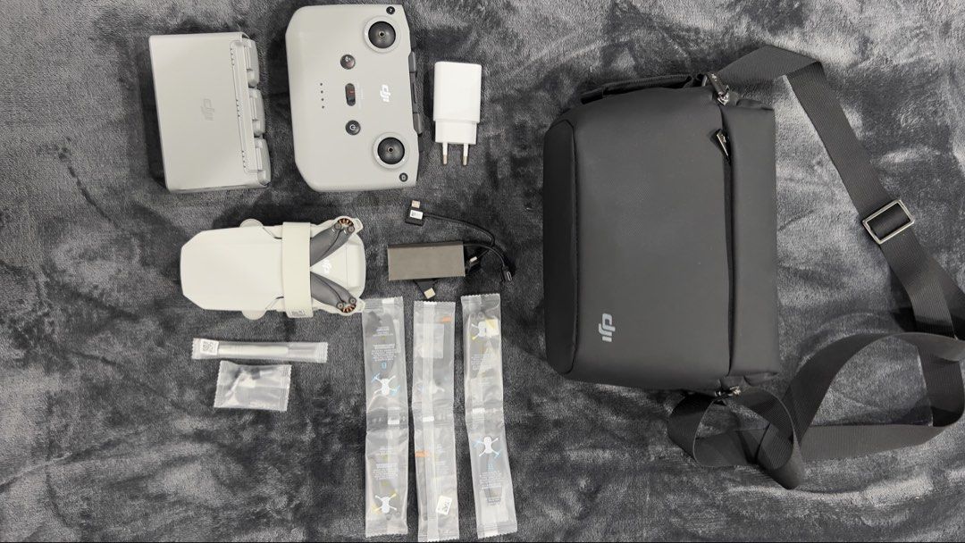 DJI Mini 2 Fly More Combo 🚁 (Category: Drones) located in Quezon City. Submitted by steeephy (Listing ID 1435459903, Image 1). Description: 🚨For Sale — DJI Mini 2 Fly More Combo🚨 Includes: 📍DJI Mini 2 drone 📍Controller 📍DJI drone bag 📍Battery charger 📍2 extra batteries 📍Spare blades 📍Controller nubs Complete set, ready to fly! ✈️ 📩 PM for more details.