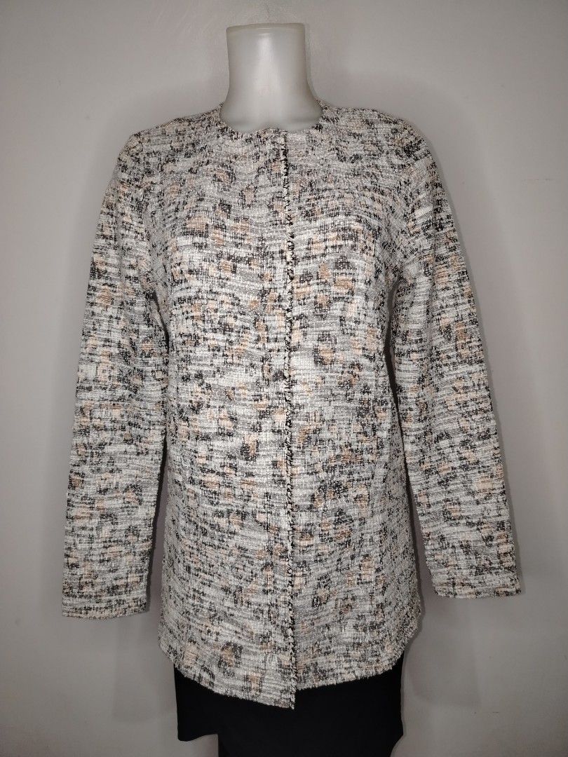 Dolan Left Coast Collection Subtle Leopard Tweed Zip Cardigan Jacket - Size Small (Category: Coats, Jackets and Outerwear) located in Plaridel. Submitted by k_closet1029 (Listing ID 1435514308, Image 1). Description: PRICE: ₱200 VARIATION: BRAND: Dolan Left Coast Collection SIZE: Small LOCATION: Dampol Plaridel Bulacan SHIPPING OPTIONS: SPX, J&T, LALAMOVE PAYMENT OPTIONS: Gcash/Maribank 📌Terms: ❗First to pay / pick-up / meet-up gets the item ❗No