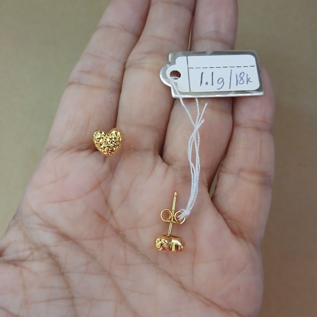 Earring 18k gold pawnable heart design (Category: Luxury Accessories) located in Imus. Submitted by rlshop_ph (Listing ID 1435425251, Image 1). Description: ✅️💯% GOLD ✅💯% LEGIT SELLER ✅️💯% SAFE AND FAST TRANSACTION PLEASE READ BEFORE ORDERING NO CANCELLATION, NO BOGUS BUYER... karat: 18k color: yellow gold ✔️this is the actual photo of the item ✔️items are onhand and ready to ship ✔️Pawnable ✔️Real Gold ✔️Good Investment ✔️Brand New ✔️Sold per