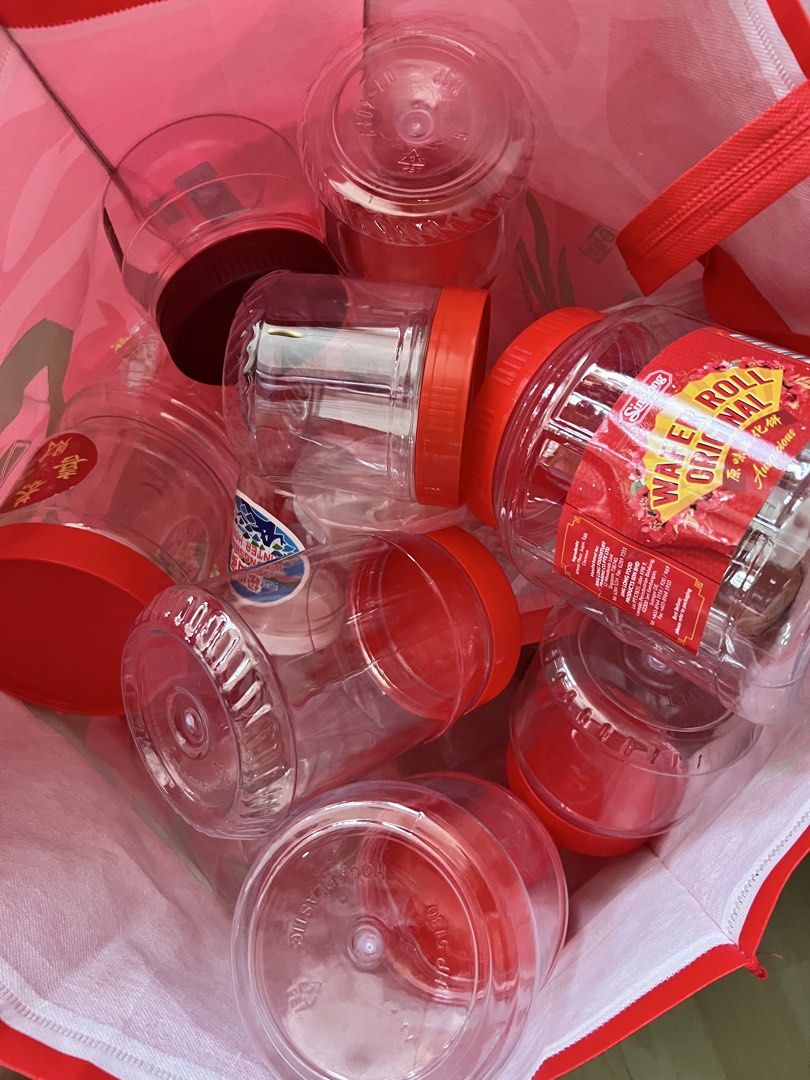 Empty Plastic Containers with Red Lids442065924328663040