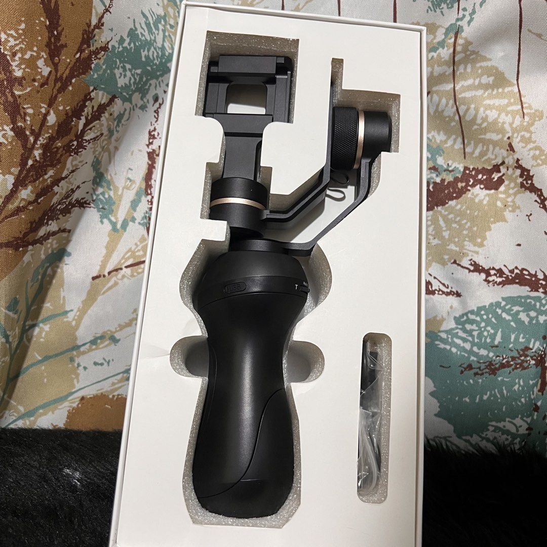 FeiyuTech Vimble C 3-Axis Handheld Gimbal (Category: Gimbals & Stabilizers ) located in Batangas. Submitted by 8ACesonlineshop (Listing ID 1435338658, Image 2). Description: 📸 𝙁𝙊𝙍 𝙎𝘼𝙇𝙀: 𝙁𝙚𝙞𝙮𝙪𝙏𝙚𝙘𝙝 𝙑𝙞𝙢𝙗𝙡𝙚 𝘾 (10𝙩𝙝 𝘼𝙣𝙣𝙞𝙫𝙚𝙧𝙨𝙖𝙧𝙮 𝙎𝙥𝙚𝙘𝙞𝙖𝙡 𝙀𝙙𝙞𝙩𝙞𝙤𝙣) 3-𝘼𝙭𝙞𝙨 𝙎𝙢𝙖𝙧𝙩𝙥𝙝𝙤𝙣𝙚 𝙂𝙞𝙢𝙗𝙖𝙡 𝙎𝙩𝙖𝙗𝙞𝙡𝙞𝙯𝙚𝙧 ✨ 𝘽𝙧𝙖𝙣𝙙 𝙣𝙚𝙬 – 𝙣𝙚𝙫𝙚𝙧 𝙪𝙨𝙚𝙙 ✨ 𝘾𝙤𝙢𝙥𝙡𝙚𝙩𝙚 𝙬𝙞𝙩𝙝 𝙤𝙧𝙞𝙜𝙞𝙣𝙖𝙡 𝙗𝙤𝙭