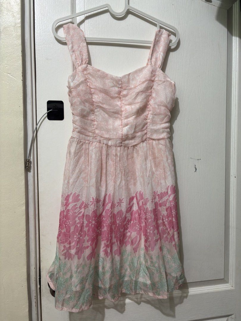 Floral Print Dress (Category: Dresses) located in Manila. Submitted by kykynsss (Listing ID 1435373988, Image 1). Description: Decluttering. Preloved Dress. Pick up only at Brgy La Paz Makati City - Floral print dress in pink and white - Ruched bodice - Wide straps - Layered skirt with white lining - Lightweight fabric - Knee-length.