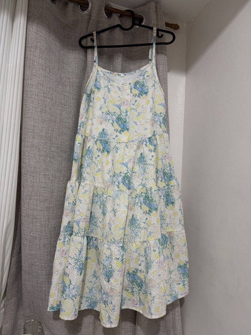Floral Tiered Dress (Category: Dresses) located in Manila. Submitted by shcloset.ph (Listing ID 1435506559, Image 1). Description: small to med .