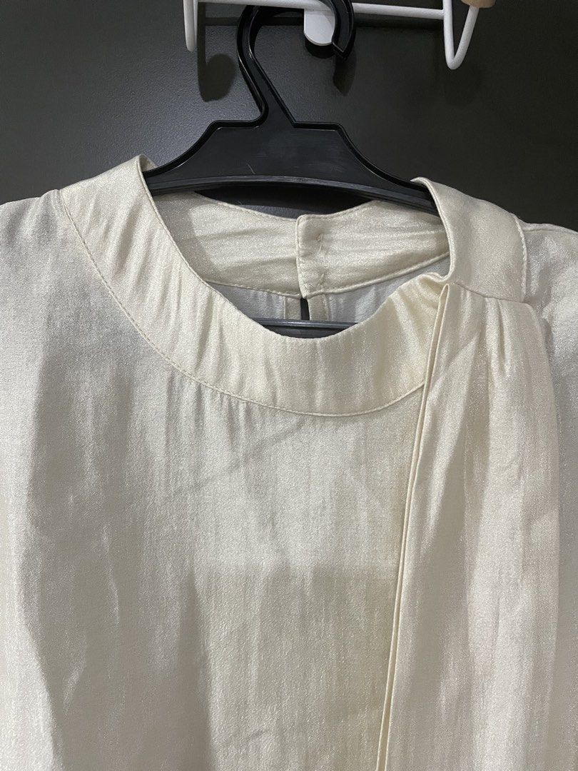 Formal White Blouse (Category: Blouses) located in Rizal. Submitted by ethriftstudios (Listing ID 1435445213, Image 2). Description: - The Luxe Studio white blouse. - Round neckline with tie detail. - Long sleeves with buttoned cuffs. - Slightly textured fabric. - Keyhole back. - Perfect for a sophisticated look..