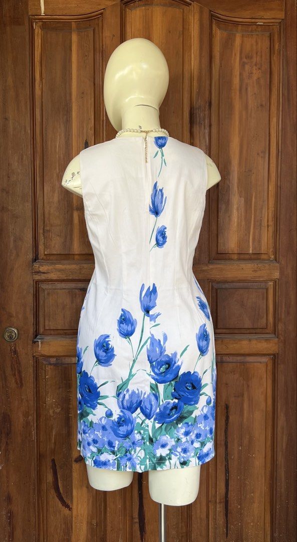 Forme Floral Sleeveless Dress (Category: Dresses) located in Naga. Submitted by ajmaq (Listing ID 1435368790, Image 2). Description: - Forme sleeveless dress - Beautiful blue floral print - Classic round neckline - Fitted silhouette - Size: L (USA), EUR 40, UK 12 - Made in China - Ideal for special occasions or everyday wear.