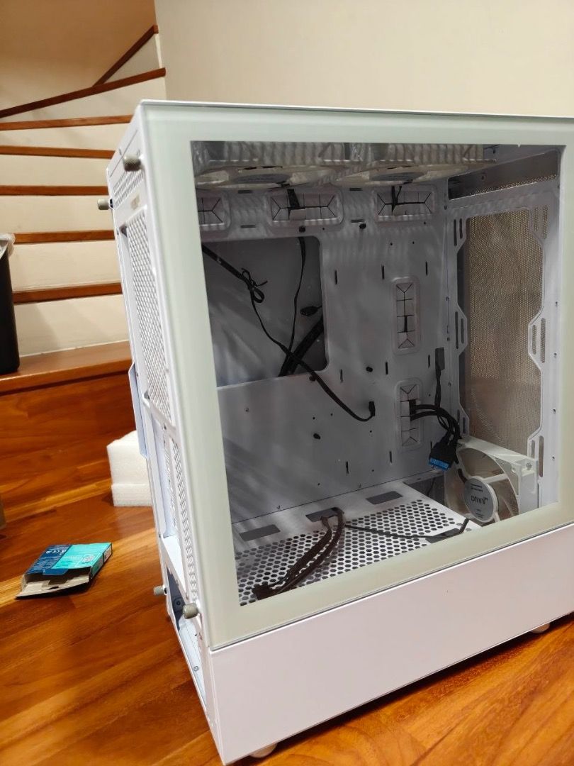Tecware White Computer Case (Category: Computer Parts) located in Singapore. Submitted by iidad (Listing ID 1435448273, Image 3). Description: - Similar to Fractal Design Meshify 2 Lite PC case - Tempered glass side panel - Mesh front panel for optimal airflow - Ideal for new PC builds - Self Collect.