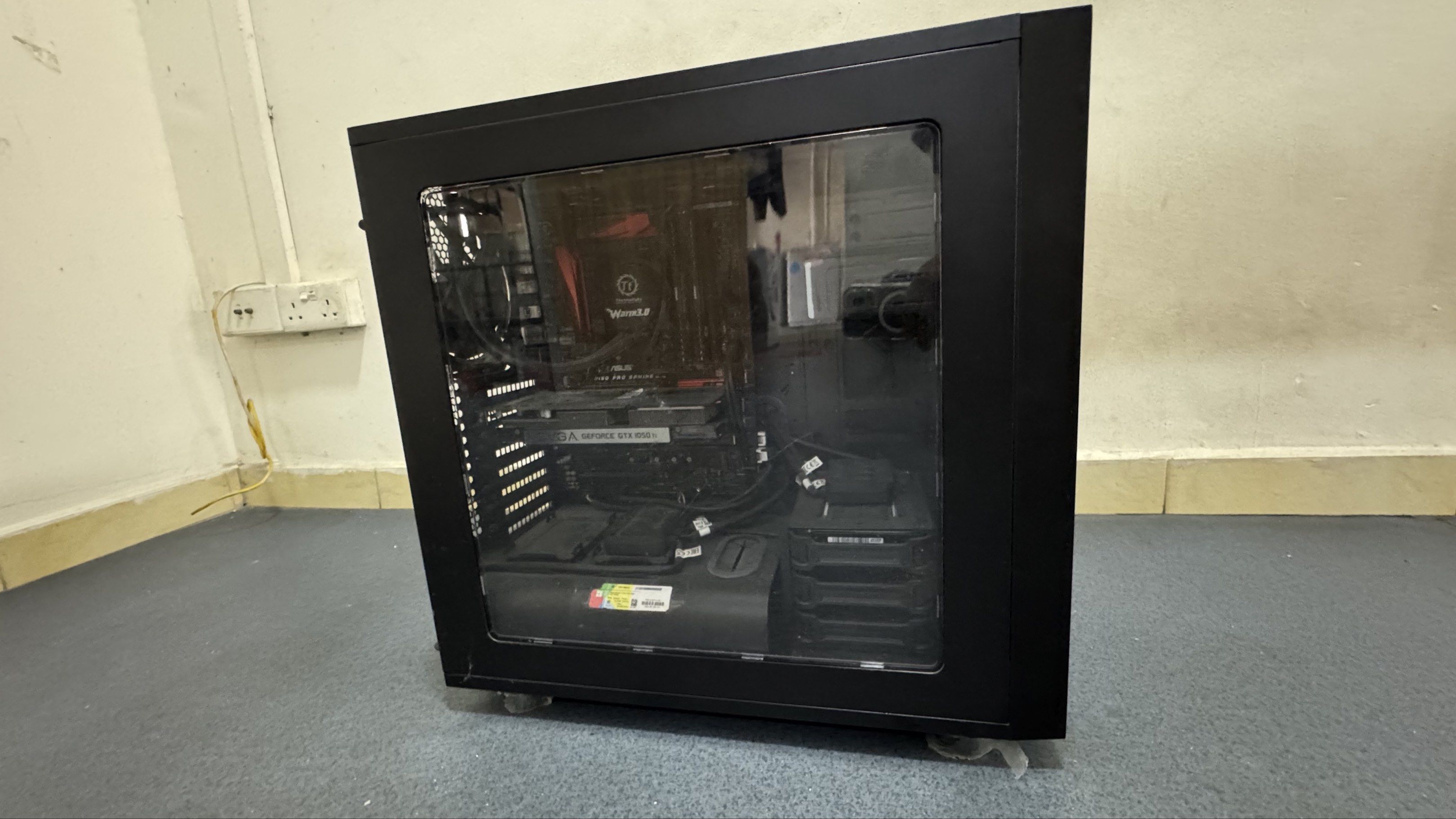 Gaming PC - Intel i7-7700, GTX 1050 Ti 4GB, 16GB DDR4 RAM, 2.5TB storage Monitor