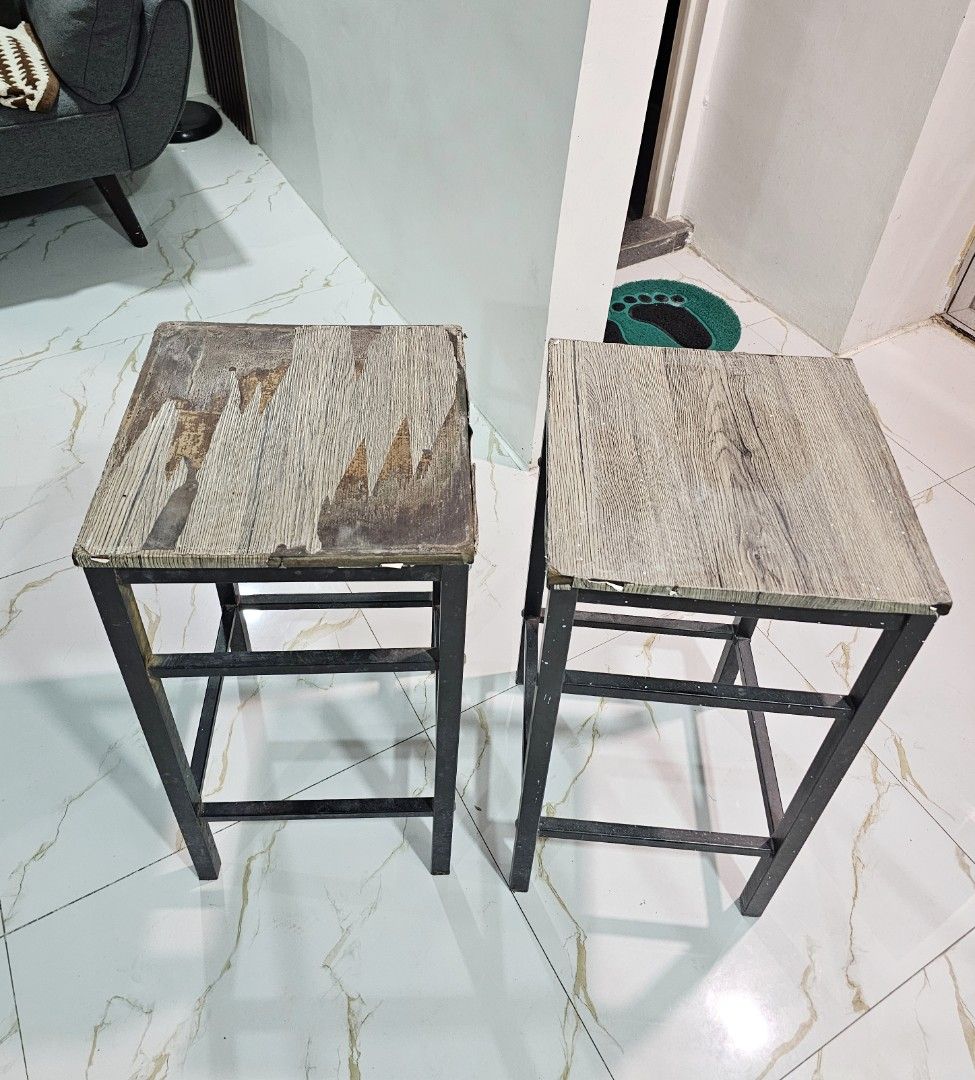High Table and Chairs (Category: Tables & Sets) located in Makati City. Submitted by richpaul_ (Listing ID 1435515608, Image 2). Description: Please manage your expectation because these are used at wag kang mag expect ng super gandang item na naka presyo ng 2,000 Okay ka lang? Anyway, mainit ang ulo ko dahil malaki ang nagastos ko sa pagpaparenovate ng bahay and yes talagang itong mga ganitong gamit ay hindi na talaga need dito sa bahay. Natukla