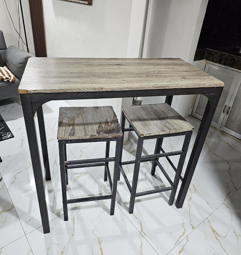 High Table and Chairs (Category: Tables & Sets) located in Makati City. Submitted by richpaul_ (Listing ID 1435515608, Image 1). Description: Please manage your expectation because these are used at wag kang mag expect ng super gandang item na naka presyo ng 2,000 Okay ka lang? Anyway, mainit ang ulo ko dahil malaki ang nagastos ko sa pagpaparenovate ng bahay and yes talagang itong mga ganitong gamit ay hindi na talaga need dito sa bahay. Natukla