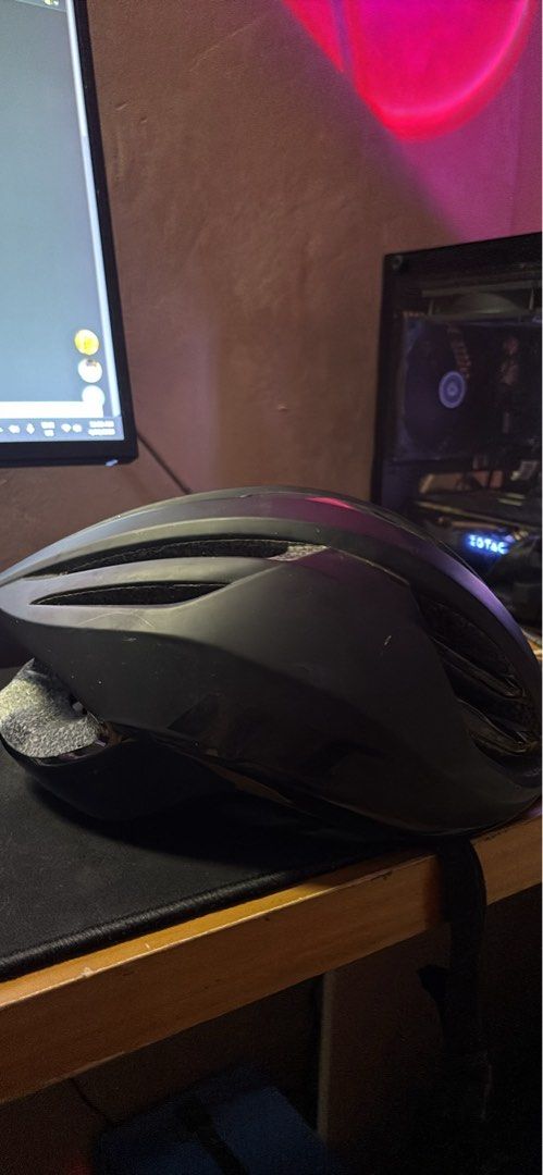 HJC Atara M Black Helmet (Category: Bicycles) located in Caloocan City. Submitted by jaredponc02925 (Listing ID 1435519499, Image 2). Description: HJC Atara helmet size M.