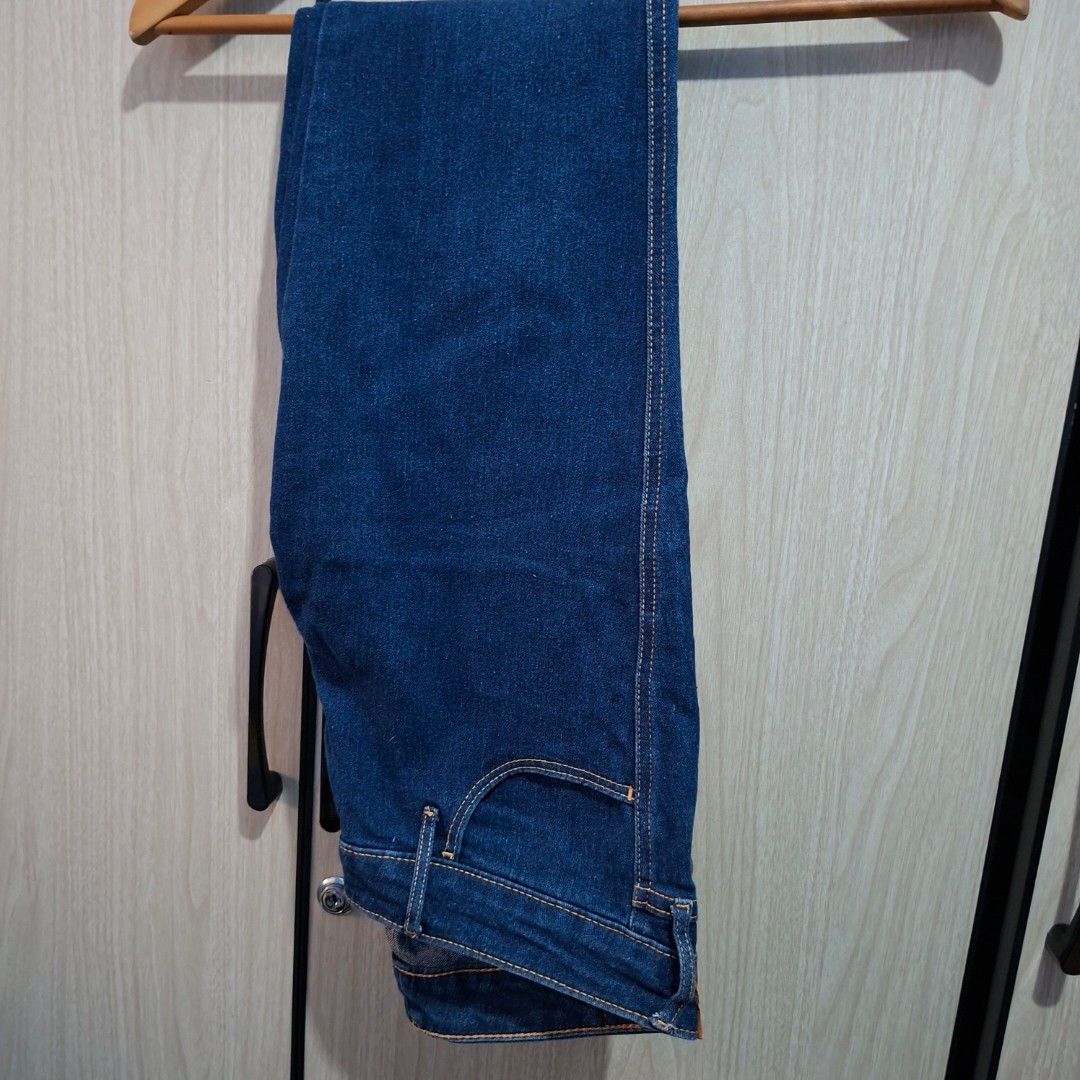 H&M Denim (Category: Jeans) located in Cavite. Submitted by sofabinpink (Listing ID 1435349966, Image 1). Description: size 28.