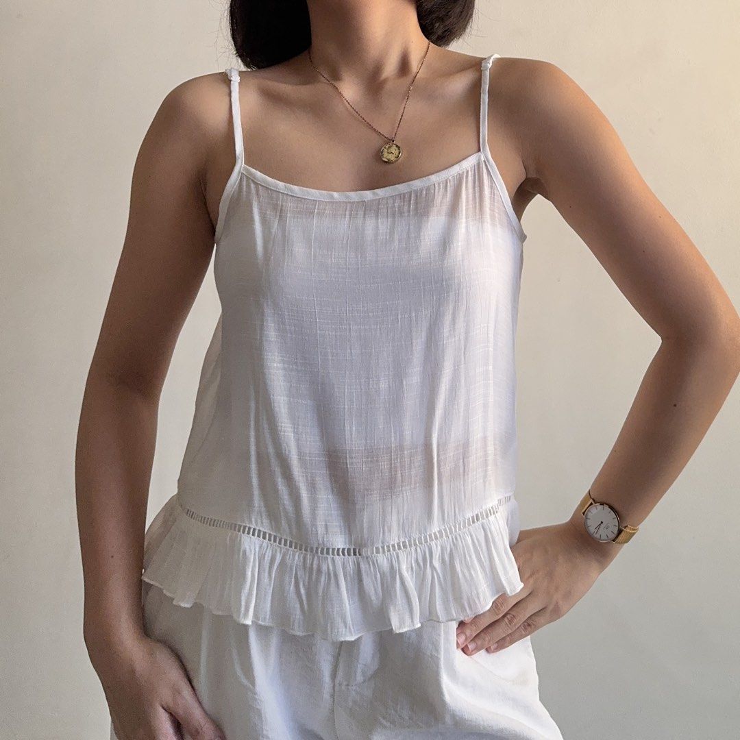 H&M White Cami Top with Ruffle Detail (Category: Sleeveless) located in Bulacan. Submitted by _arislmt (Listing ID 1435393883, Image 2). Description: XS on tag but could fit up to S.