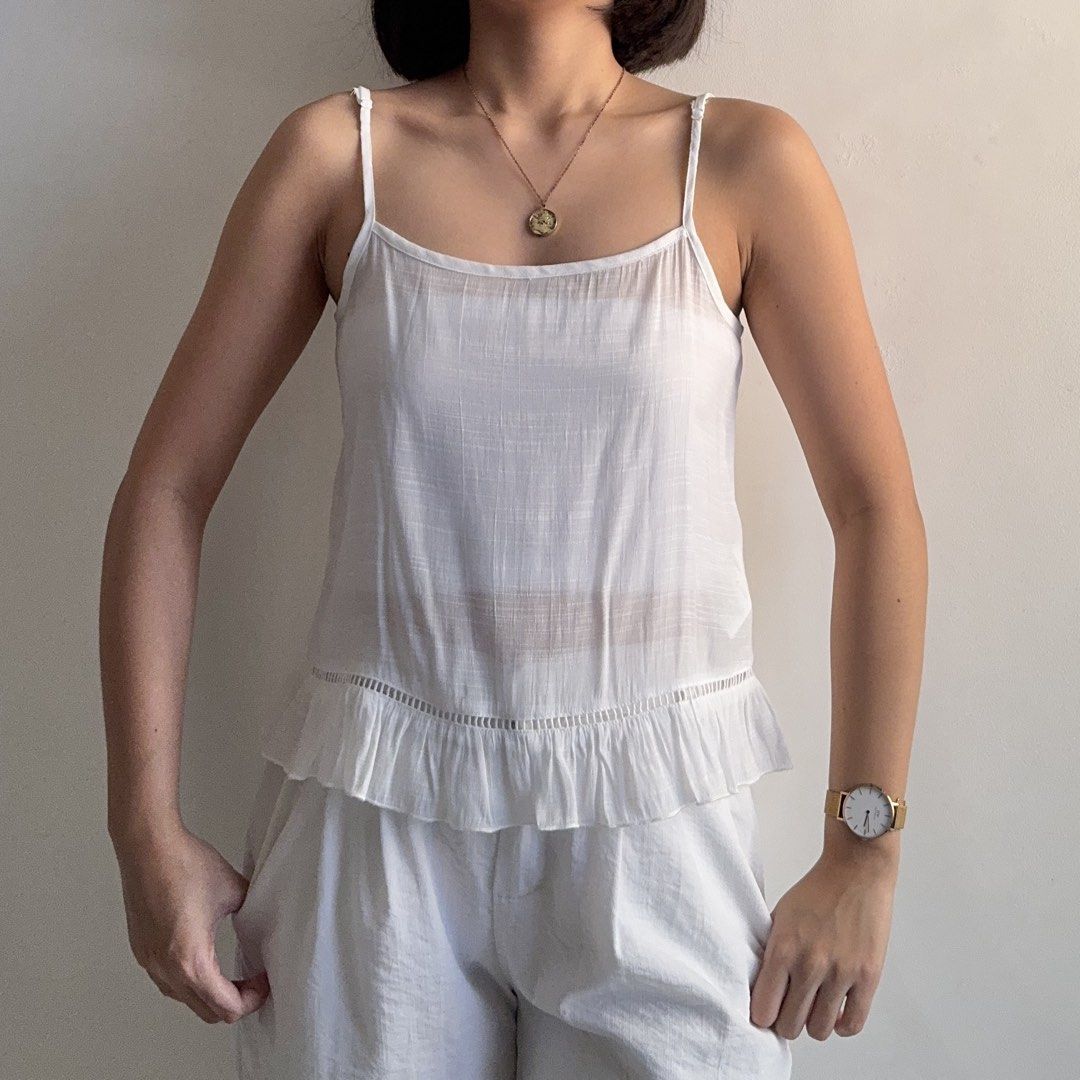 H&M White Cami Top with Ruffle Detail (Category: Sleeveless) located in Bulacan. Submitted by _arislmt (Listing ID 1435393883, Image 1). Description: XS on tag but could fit up to S.