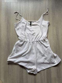 (Category: ) located in . Submitted by confessionsofshopaholics (Listing ID 1435457071, Image 1). Description: .