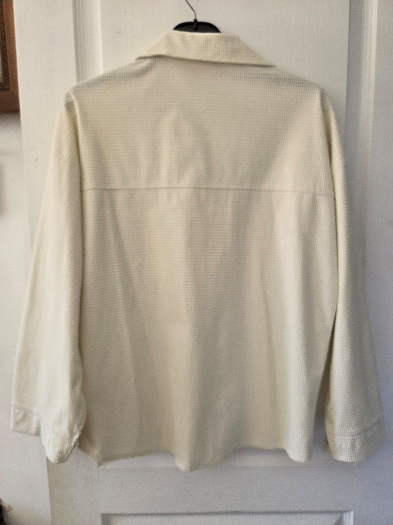 HTP Textured Jacket for Women (Category: Longsleeves) located in General Trias. Submitted by ClutterCrunch (Listing ID 1435392801, Image 3). Description: - Cream color - Waffle texture - Button-down front - With Collar - Size: ML - Made in the Philippines Shipping c/o buyer, thru lalamove or J&T Express MOP: GCash/BDO Decluttering sale: Mix of my own items and my mother's preloved pieces. Location: General Trias, Cavite Thank you!.
