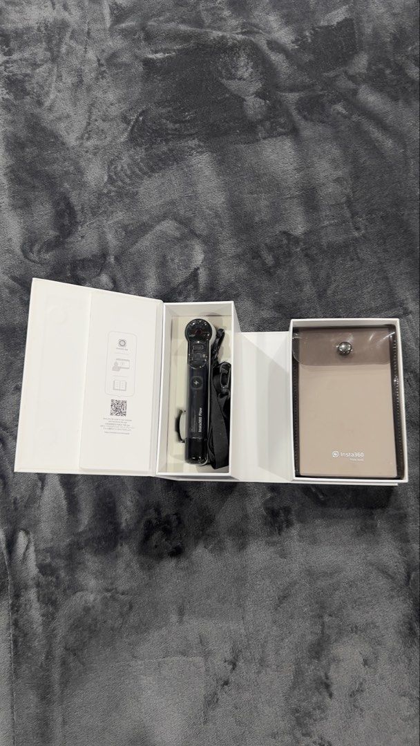 Insta 360 Flow creator kit - smartphone stabilizer (Category: Gimbals & Stabilizers ) located in Quezon City. Submitted by steeephy (Listing ID 1435461443, Image 2). Description: Insta360 Flow Creator Kit, an AI-powered smartphone gimbal designed for portable content creation. With box. Bought in Hong kong..