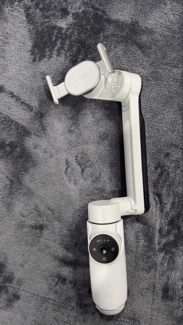 Insta 360 Flow creator kit - smartphone stabilizer (Category: Gimbals & Stabilizers ) located in Quezon City. Submitted by steeephy (Listing ID 1435461443, Image 3). Description: Insta360 Flow Creator Kit, an AI-powered smartphone gimbal designed for portable content creation. With box. Bought in Hong kong..