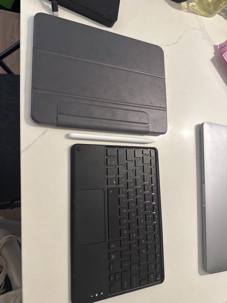 iPad Pro_11inch (2nd generation) WiFi 128GB Silver (Category: iPad) located in Taguig. Submitted by cherhyuen (Listing ID 1435354128, Image 3). Description: iPad Pro_11inch (2nd generation) WiFi 128GB Silver (like new, no scratch no dents never repaired Very lightly used) It comes with: • Keyboard(not apple) • Pencil (not apple) • Case (not apple) • Screen protector(not apple) • Complete box (Apple Authentic) .