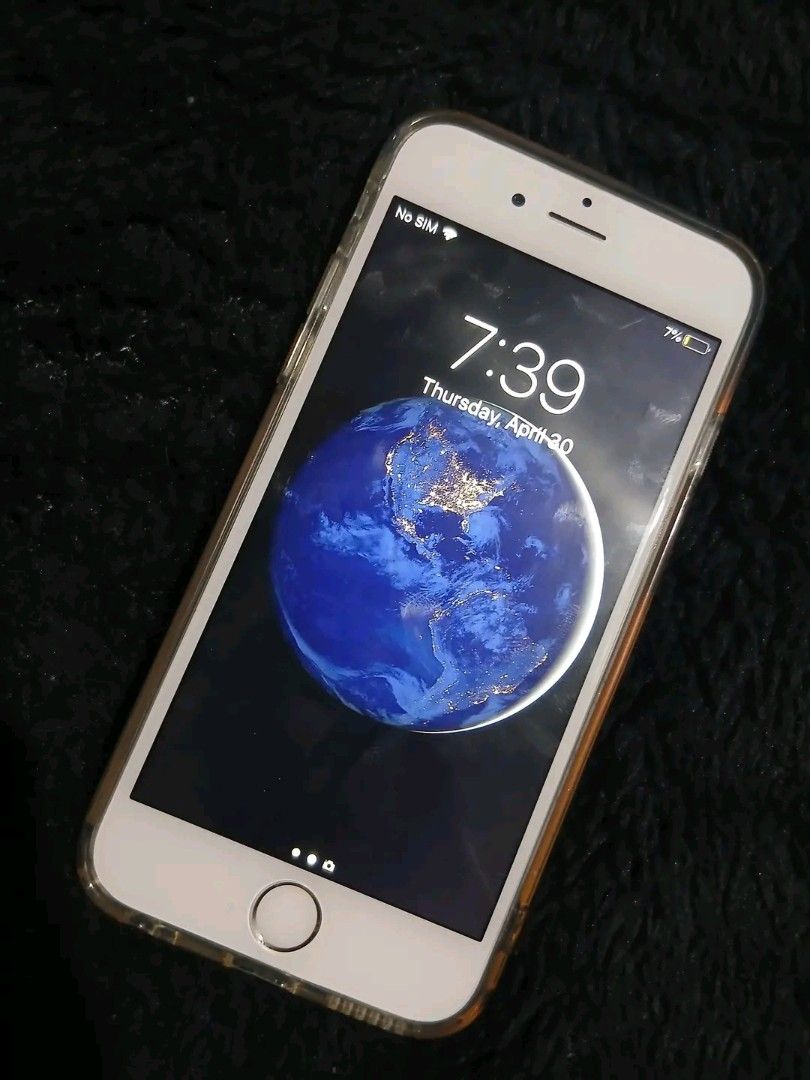 Iphone 6 series (Category: iPhone 6 Series) located in Manila. Submitted by vermouthmoth (Listing ID 1435464513, Image 1). Description: FOR SALE IPHONE 6 16GB SILVER COLOR GLOBE LANG PWEDE FRONT AND BACK CAM MALINAW BATTERY HEALTH 79% MAKINIS HARAP SMOOTH GAMITIN CRISPY ALL BOTTONS.