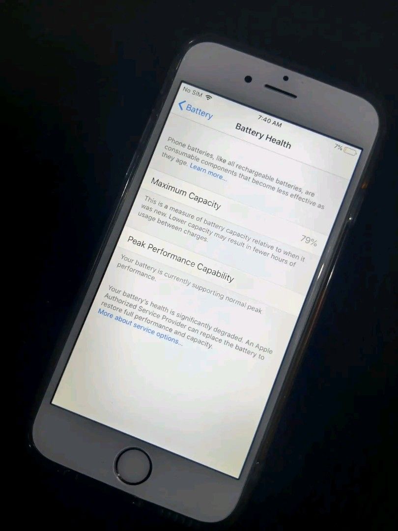 Iphone 6 series (Category: iPhone 6 Series) located in Manila. Submitted by vermouthmoth (Listing ID 1435464513, Image 3). Description: FOR SALE IPHONE 6 16GB SILVER COLOR GLOBE LANG PWEDE FRONT AND BACK CAM MALINAW BATTERY HEALTH 79% MAKINIS HARAP SMOOTH GAMITIN CRISPY ALL BOTTONS.