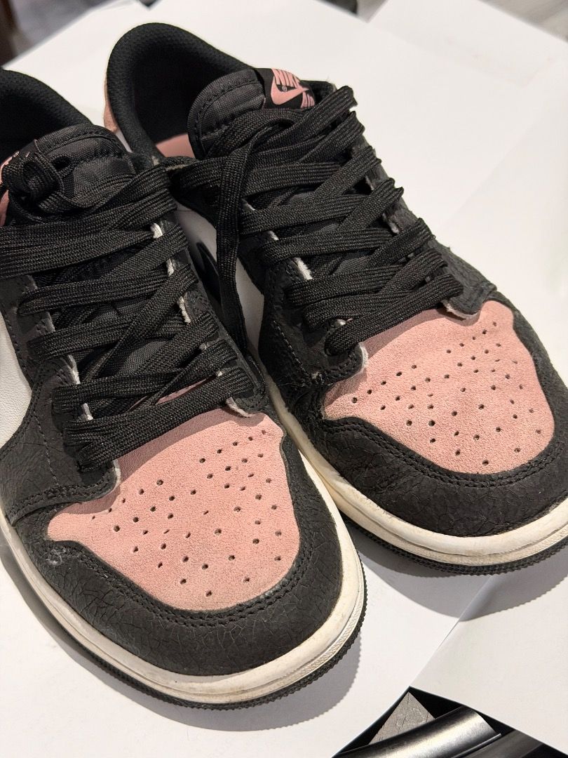 Jordan 1 Low OG Bleached Coral (Category: Sneakers) located in Quezon City. Submitted by paupao789 (Listing ID 1435357320, Image 3). Description: Size 7M or 9W 25 cm rfs: decluttering.