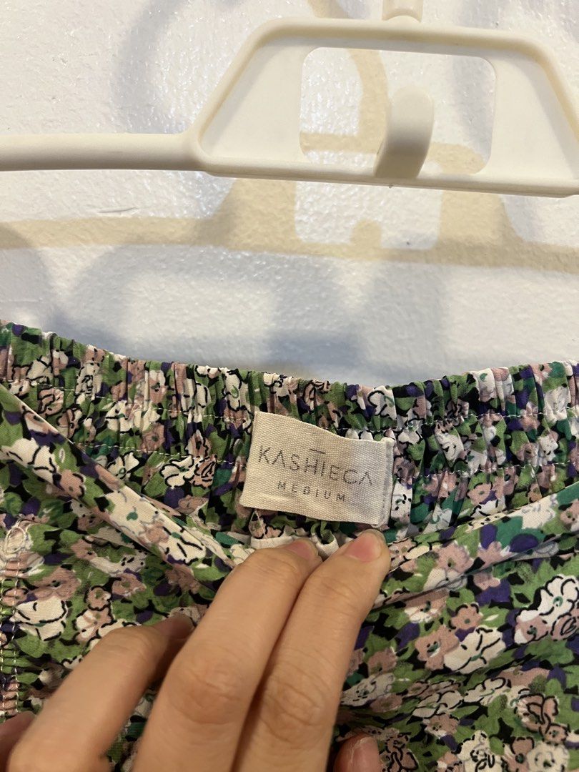 Kashieca Floral Ruffled Mini Skirt (Category: Skirts) located in San Pedro. Submitted by declutterine95 (Listing ID 1435494167, Image 3). Description: Bought for ₱900 selling for ₱290 📍I am based in Makati 💡 Color may vary slightly due to lighting 🤍 Please manage expectations (preloved items) 📩 Message for more photos/measurements 🚚 Shipping shouldered by buyer.