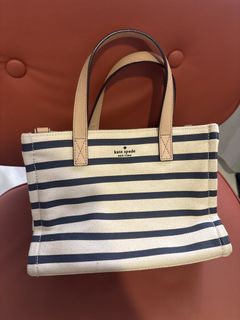 (Category: ) located in . Submitted by borntothrift (Listing ID 1435431665, Image 1). Description: .