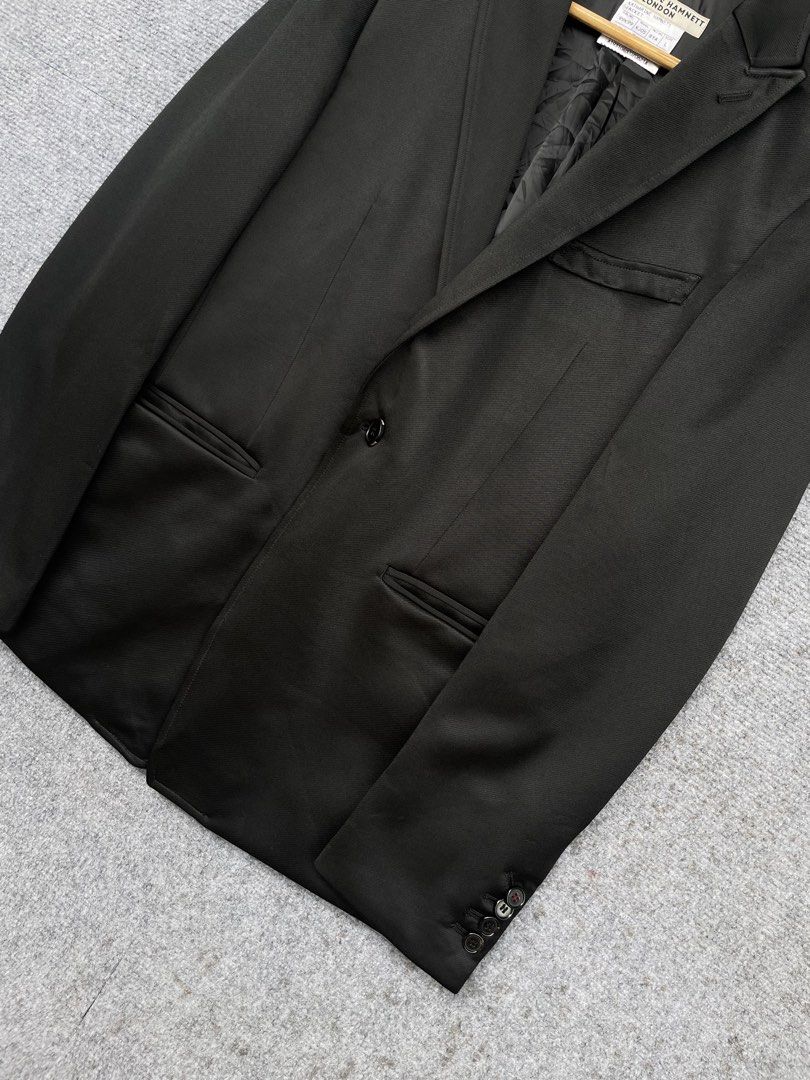 KATHARINE HAMNETT LONDON (Category: Coats, Jackets and Outerwear) located in Kidapawan. Submitted by brapnu9. (Listing ID 1435427454, Image 2). Description: KATHARINE HAMNETT LONDON ✨𝗗𝗜𝗠𝗘𝗦: 𝗪20/ 𝗟29 ✨𝗖𝗢𝗟𝗢𝗥 𝗥𝗔𝗧𝗘:10/10 ✨𝗖𝗢𝗡𝗗𝗜𝗧𝗜𝗢𝗡:GOOD CONDITION ✨𝗜𝗦𝗦𝗨𝗘:NO .