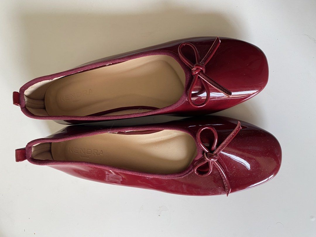 Kendra Paris Ballet Flats (Category: Flats & Sandals) located in Manila. Submitted by kidulthings (Listing ID 1435397941, Image 2). Description: - Kendra Paris ballet flats - Rich burgundy color - Glossy patent finish - Size: 25cm - Wide Feet friendly - Delicate bow detail - Soft, comfortable interior - Classic and versatile design - Perfect for any outfit.