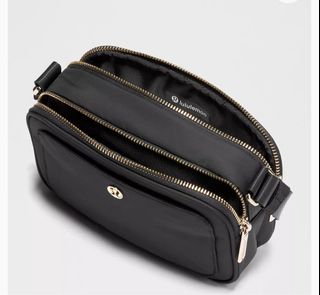 (Category: ) located in . Submitted by purse.vanity (Listing ID 1433928343, Image 1). Description: .