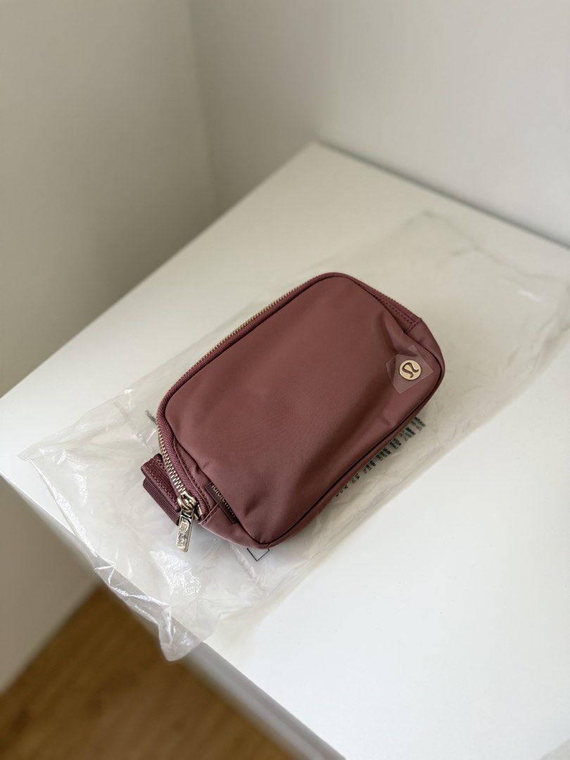 Lululemon Everywhere Belt Bag 1L (Category: Purses & Pouches) located in Baliuag. Submitted by jophdsa (Listing ID 1435344216, Image 1). Description: .