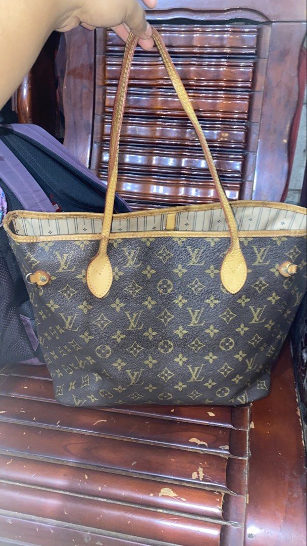 LV NEVERFULL (Category: Luxury Bags & Wallets) located in Pasig City. Submitted by TheLittleTeacupGiftShop (Listing ID 1435345097, Image 1). Description: .