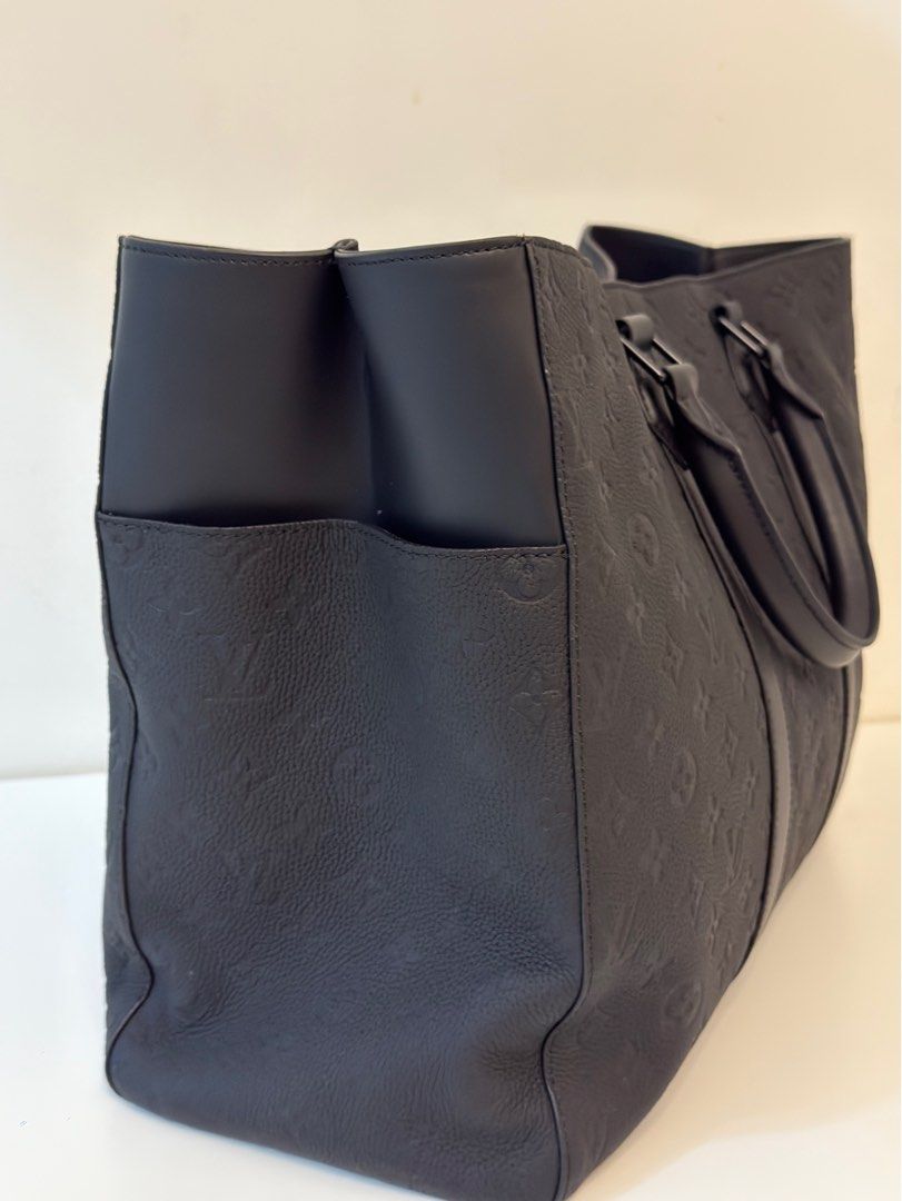Lv Taurillon Monogram Sac Plat 24H Black (Category: Luxury Bags & Wallets) located in Manila. Submitted by shoulderfashion (Listing ID 1435414109, Image 3). Description: .