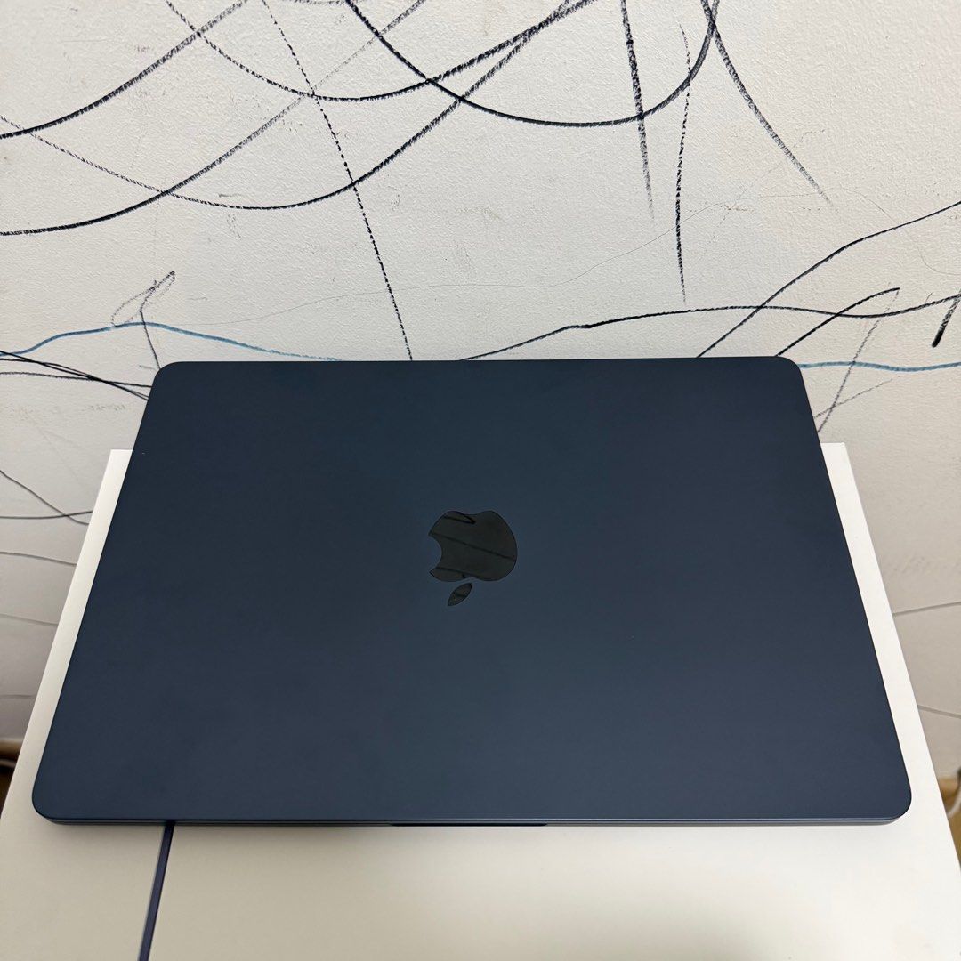 2 months old MacBook Air M4 13-inch442341834402058244