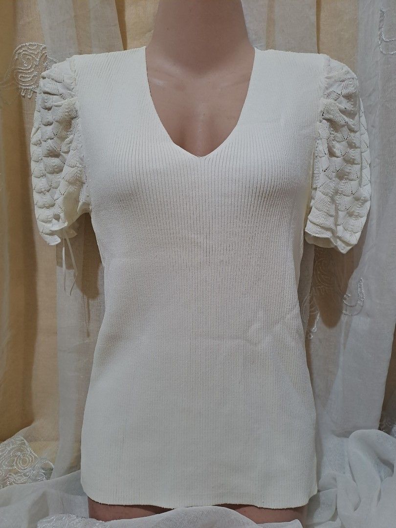 Marc's White Top - Size S (Category: Sleeveless) located in Baguio. Submitted by Zibs_Collection (Listing ID 1435367683, Image 1). Description: - Brand: Marc's - Style: White top - Size: S - Neckline: V-neck - Sleeves: Short sleeves with lace detailing - Fabric: Ribbed texture - Color: White.