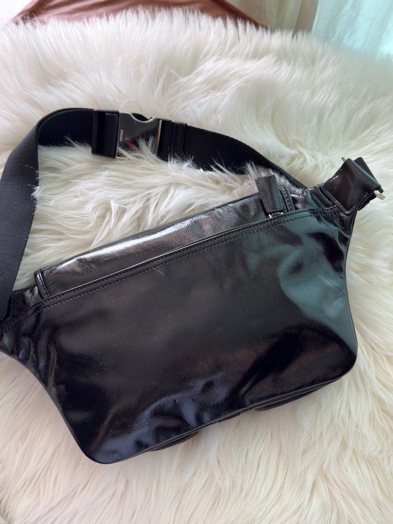 Men's Leather Utility-Style Shoulder Bag (Category: Luxury Bags & Wallets) located in Manila. Submitted by shoulderfashion (Listing ID 1435413743, Image 2). Description: .