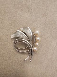 (Category: ) located in . Submitted by hikarivintagejewellery (Listing ID 1435377520, Image 1). Description: .