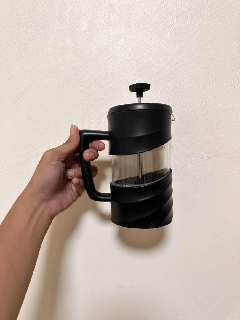 Omega French Press Coffee Maker (Category: Coffee Machines & Makers) located in Santa Rosa. Submitted by bagreen (Listing ID 1435373117, Image 1). Description: - French press coffee maker - Black handle and frame - Clear glass carafe - Stainless steel filter - no issues Used once RFS: I prefer drip .