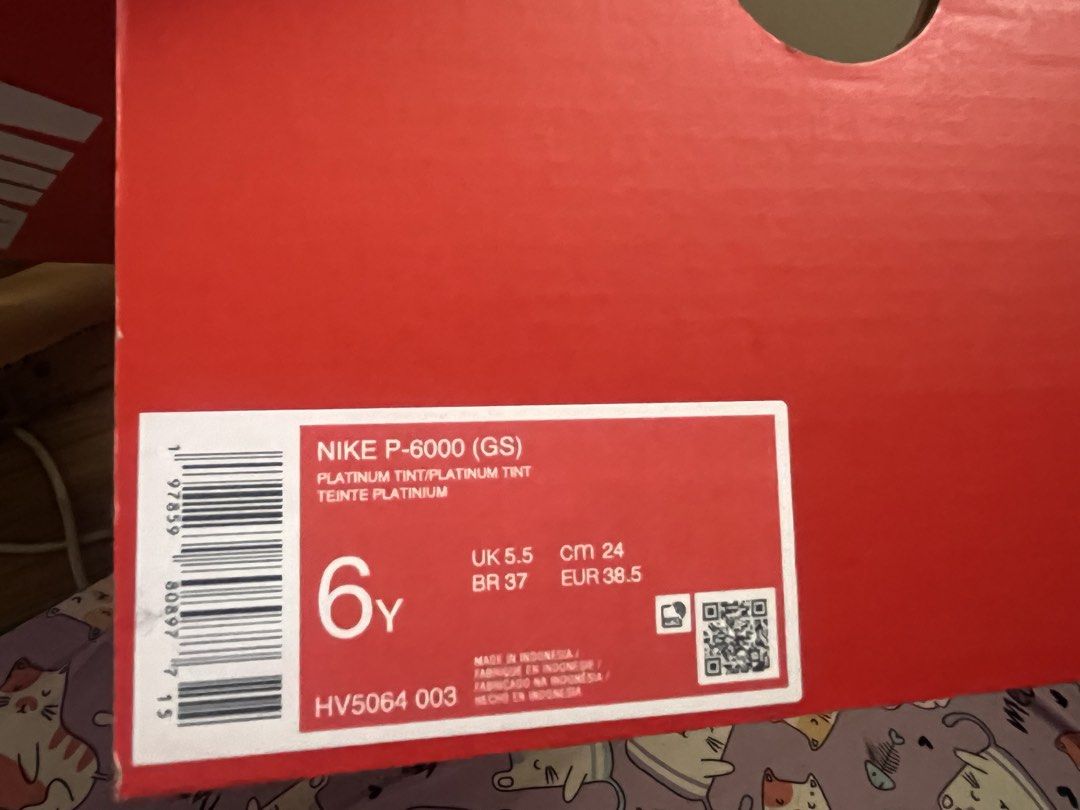 💯 % Authentic P6000 Platinum Tint White US7w 24cm 6y (Category: Sneakers) located in Cavite. Submitted by engkayding15 (Listing ID 1435519662, Image 2). Description: 💯 % Original Brand new with Box from Japan.