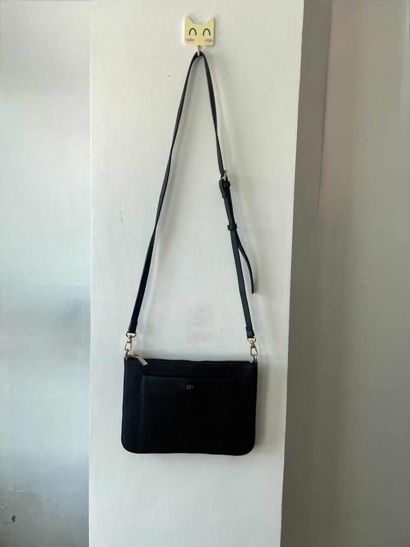 Parfois Black Crossbody Bag with Adjustable Strap (Category: Cross-body Bags) located in Legazpi City. Submitted by clutterbusterph (Listing ID 1435482414, Image 1). Description: .