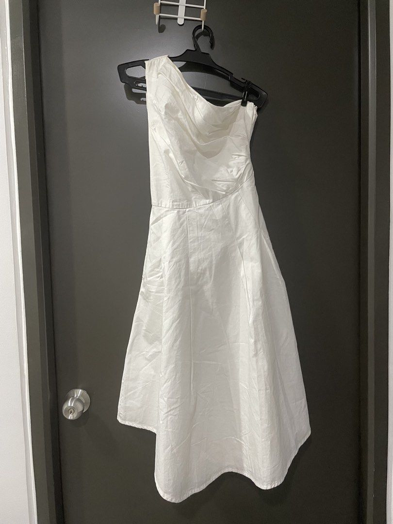 Plains & Prints White One-Shoulder Dress (Category: Dresses) located in Rizal. Submitted by ethriftstudios (Listing ID 1435446490, Image 1). Description: See stains in last photo.