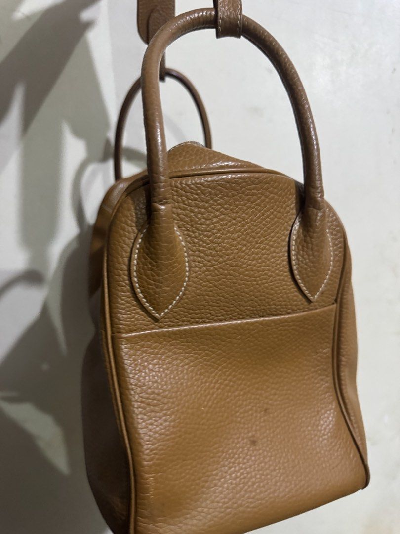 Preowned lindy (Category: Luxury Bags & Wallets) located in Binan City. Submitted by maharlikasonlineshop (Listing ID 1435432028, Image 2). Description: Preowned lindy bag .
