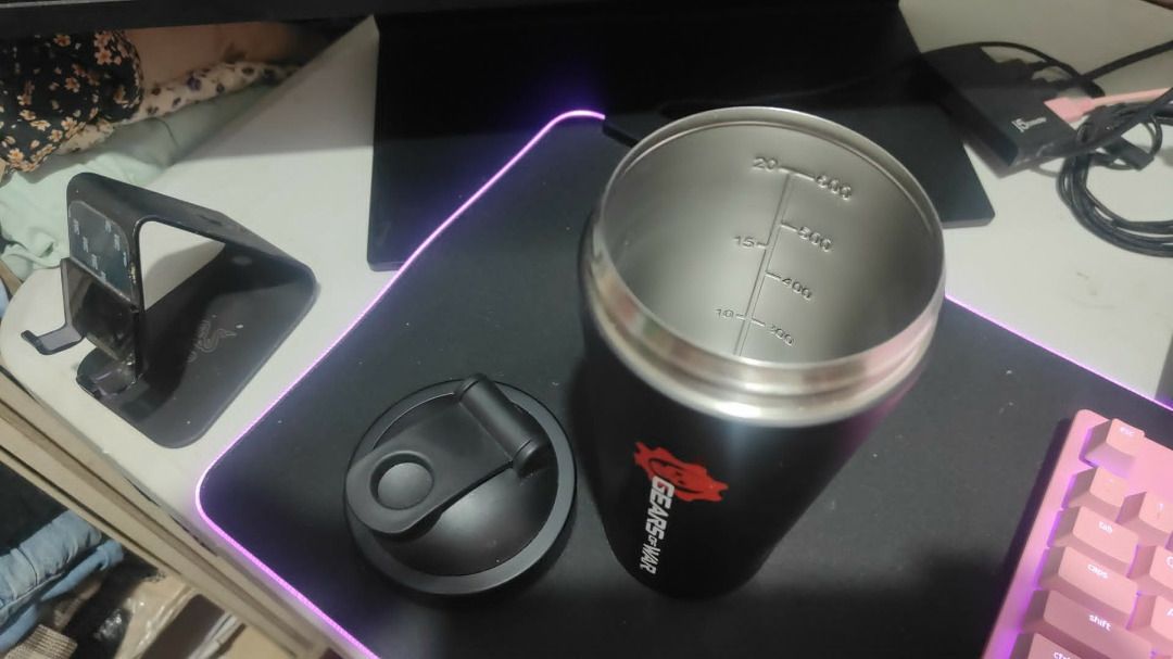 Respawn by Razer Shaker Bottle (Category: Water Bottles & Tumblers) located in Manila. Submitted by cooldude0613 (Listing ID 1435340584, Image 3). Description: - Respawn by Razer shaker bottle - Black body with red Respawn logo - Measurement markings for easy mixing - Black flip-top lid for easy drinking - Made of stainless steel.