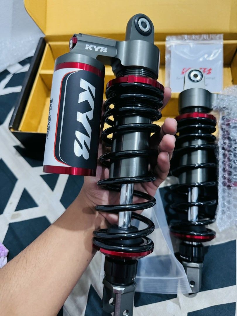 RUSH!! KYB ELITE ORIGINAL SHOCK 305mm (Category: Suspension Parts & Accessories) located in Quezon City. Submitted by greyson_12gmail.com (Listing ID 1435426672, Image 2). Description: RUSH SALE! Mabilisan. 7,900 pesos fixed. BRANDNEW! KYB ELITE 305mm fully adjustable FOR AEROX/NMAX ANY VERSION. No issue! Check nyo na lang market price nyan Never nagamit RFS: Mag straight Rcb or Trc .