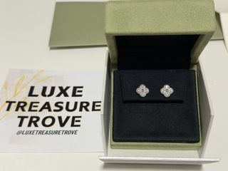 (Category: ) located in . Submitted by luxetreasuretrove (Listing ID 1435356420, Image 1). Description: .